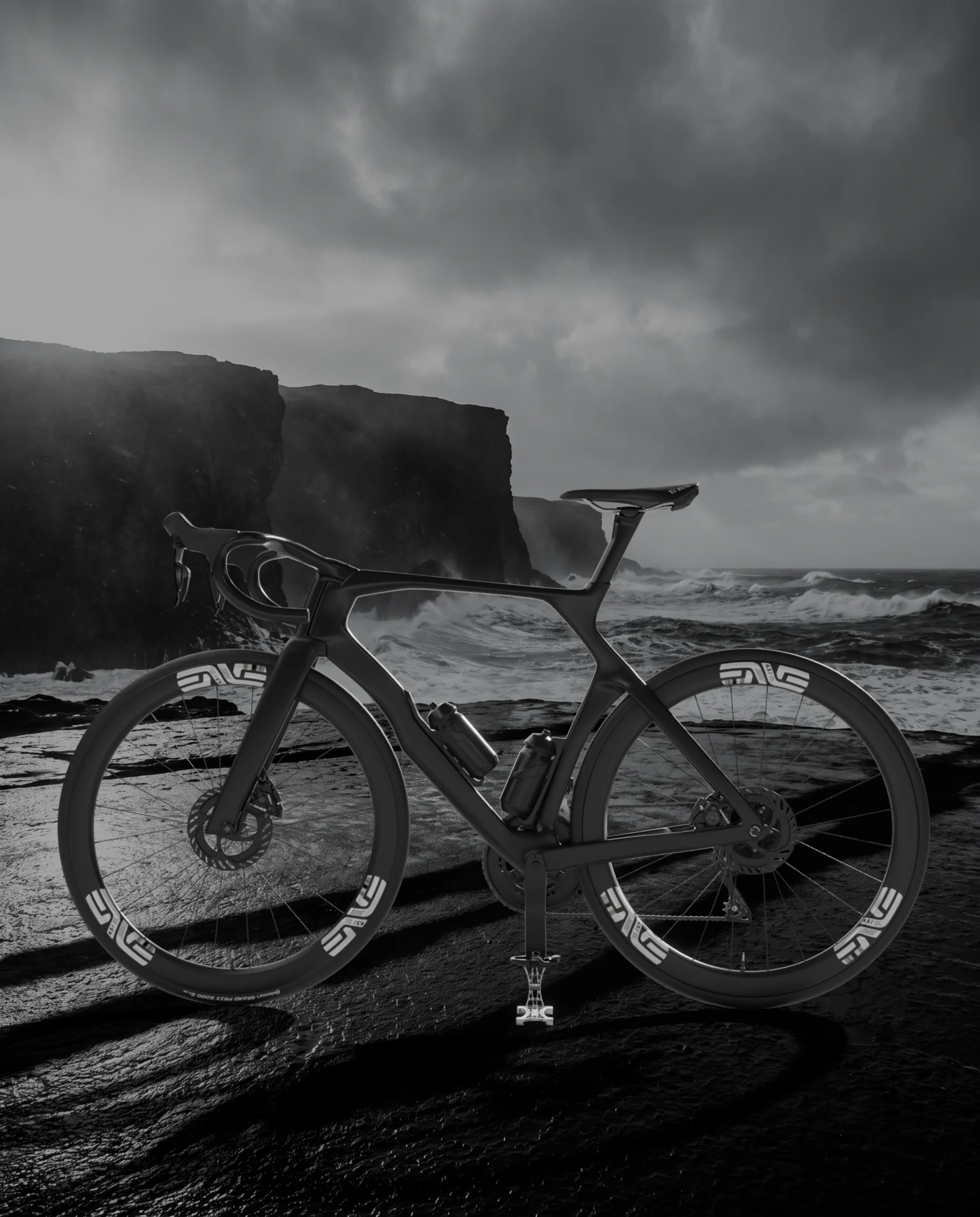 Vélo sur Stand 0.01 devant une falaise battue par la mer